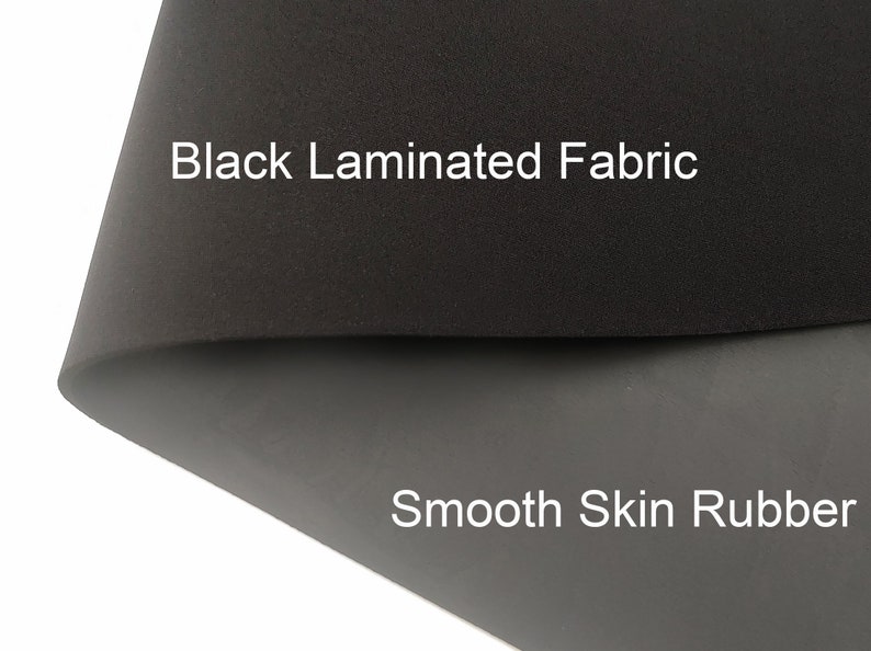 Puede incluir: Primer plano de una tela laminada negra con el texto "Black Laminated Fabric" y un caucho de piel lisa debajo con el texto "Smooth Skin Rubber".