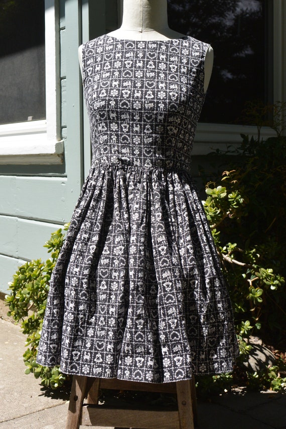 50's dress black and white folk pattern