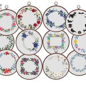 Könnte beinhalten: Eine Sammlung von Kreuzstichmustern in Holzstickrahmen. Designs umfassen Blumenkränze, geometrische Muster und Halloween-Motive. Die PDF-Datei steht zum sofortigen Download bereit.