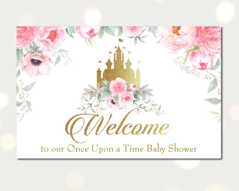 Puede incluir: Un cartel de bienvenida blanco con acentos florales rosas y verdes. Una silueta de castillo dorado est&aacute; en el centro con el texto "Bienvenido a nuestro Baby Shower Once Upon a Time".