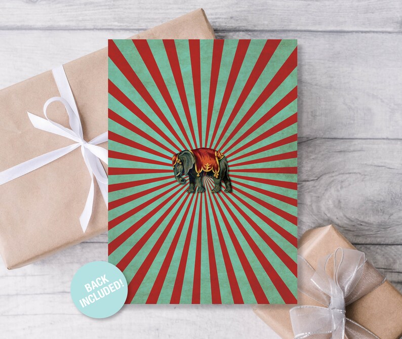 Puede incluir: Una tarjeta vintage de tem&aacute;tica circense en rojo y verde azulado con una ilustraci&oacute;n en blanco y negro de un elefante que lleva un disfraz rojo y dorado. El fondo es un patr&oacute;n de rayas rojas y verde azulado.