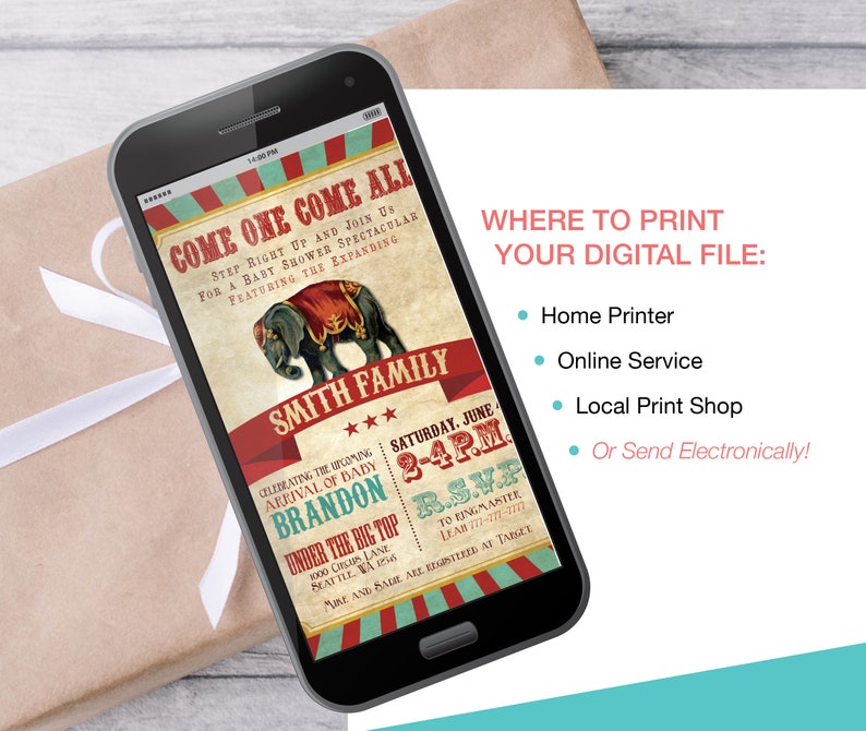 Puede incluir: Una invitaci&oacute;n digital para un baby shower con tem&aacute;tica de circo. La invitaci&oacute;n presenta una carpa a rayas rojas, blancas y azules con un elefante rojo y el texto "Come One Come All". La invitaci&oacute;n tambi&eacute;n incluye el nombre del beb&eacute;, Brandon, y la fecha y hora del baby shower. El texto "D&oacute;nde imprimir su archivo digital" se enumera con opciones para imprimir la invitaci&oacute;n.