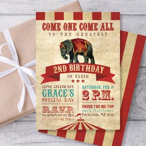 Puede incluir: Una invitaci&oacute;n de cumplea&ntilde;os de circo de estilo vintage con un borde rayado rojo y blanco. La invitaci&oacute;n presenta un elefante de dibujos animados que lleva un disfraz rojo y dorado. El texto dice "Come One Come All To The Greatest 2nd Birthday On Earth Come Celebrate Grace's Special Day Saturday, Feb. 13 2 PM. Under The Big Top 1000 N. Main Street Portland, ME 12345 RSVP To Ringmaster Bev. 777-777-7777 By Feb. 5"