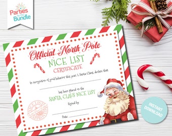 Pode incluir: Um certificado imprimível com uma borda listrada vermelha e verde. O certificado diz "Official North Pole Nice List Certificate". Apresenta um Papai Noel de desenho animado com um bastão de caramelo e um carimbo vermelho que diz "Nice List Approved".