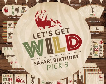 Può includere: Un set di decorazioni per feste stampabili per una festa di compleanno a tema safari. Il set include uno striscione, topper per cupcake, etichette per bottiglie d'acqua, un centrotavola, anelli per tovaglioli e pagine di scrapbooking. Le decorazioni presentano un leone, un elefante, una scimmia e il testo "Let's Get Wild".