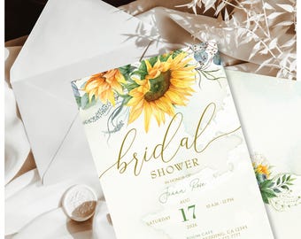 Puede incluir: Una invitación a una despedida de soltera con temática de girasol con un diseño de acuarela. La invitación presenta un ramo de girasoles con hojas verdes y flores azules. El texto dice "bridal shower" en escritura dorada, "en honor a Jenna Rose", "sábado 17 de agosto de 2026", "10:00 AM - 12:00 PM", "Tea Room Cafe", "1000 Sunflower Lane Redding, CA 12345", "R.S.V.P. a Elizabeth al 777-777-7777", y "Jenna está registrada en Target".