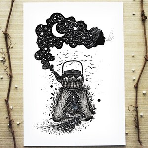 Eldens liv || A4-tryck, Trä, Berg, Skog, Natur, Rymden, Ansikte, Måne. Designat av Menisart