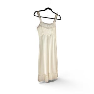 chinese dress ladies 1950's Cream and White Lace Slip and Robe Silk Set – Eveliina Vintage main image 0
