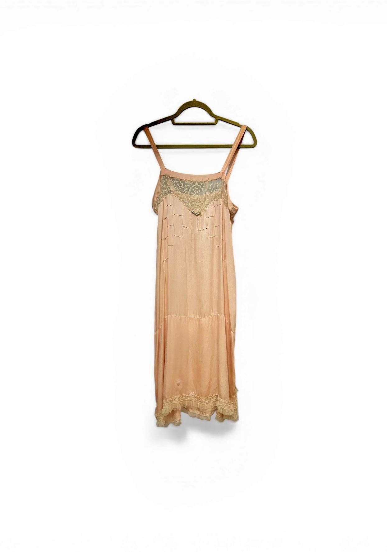 white christmas dresses Mauve Satin Flutter Sleeve Maternity Midi Dress main image 0