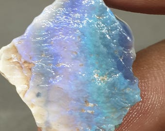 【オーストラリア産】オパール原石 天然オーストラリア産オパール原石 3.6 カラット、花火のような虹色に