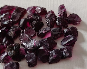 Amazing garnet rough raw crystals metaphysical healing stones garnet gemstone rough minerals size 3mm-12mm garnet  earth mined