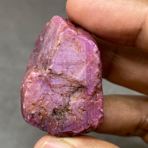 Very Rare Natural unheated Ruby raw single piece hexagon sheen design 334.60 carats 45x28mm sheen ruby rough