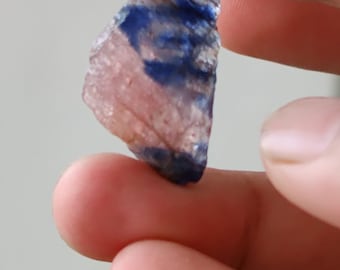 Extremely rare bi color sapphire weight 26 carats 32x18mm pink blue sapphire raw single piece