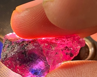 Pink Sapphire blue sapphire gemstone very rare raw single piece 21 carats extremely rare Natural Sapphire 24x12mm rare gems bi color