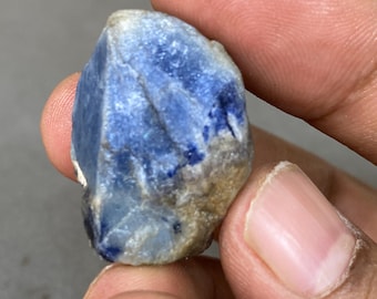 非常に希少な天然ブルーサファイア原石 148 カラット 43 x 23 mm 天然