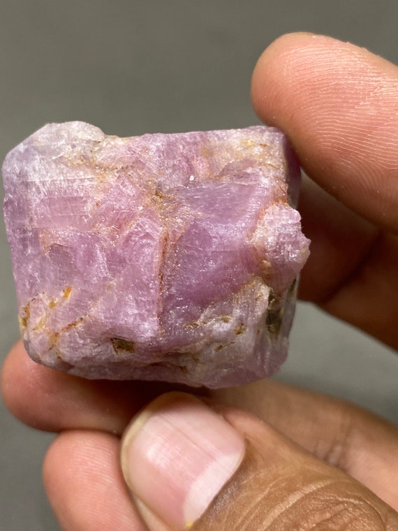 Rough pink sapphire discount
