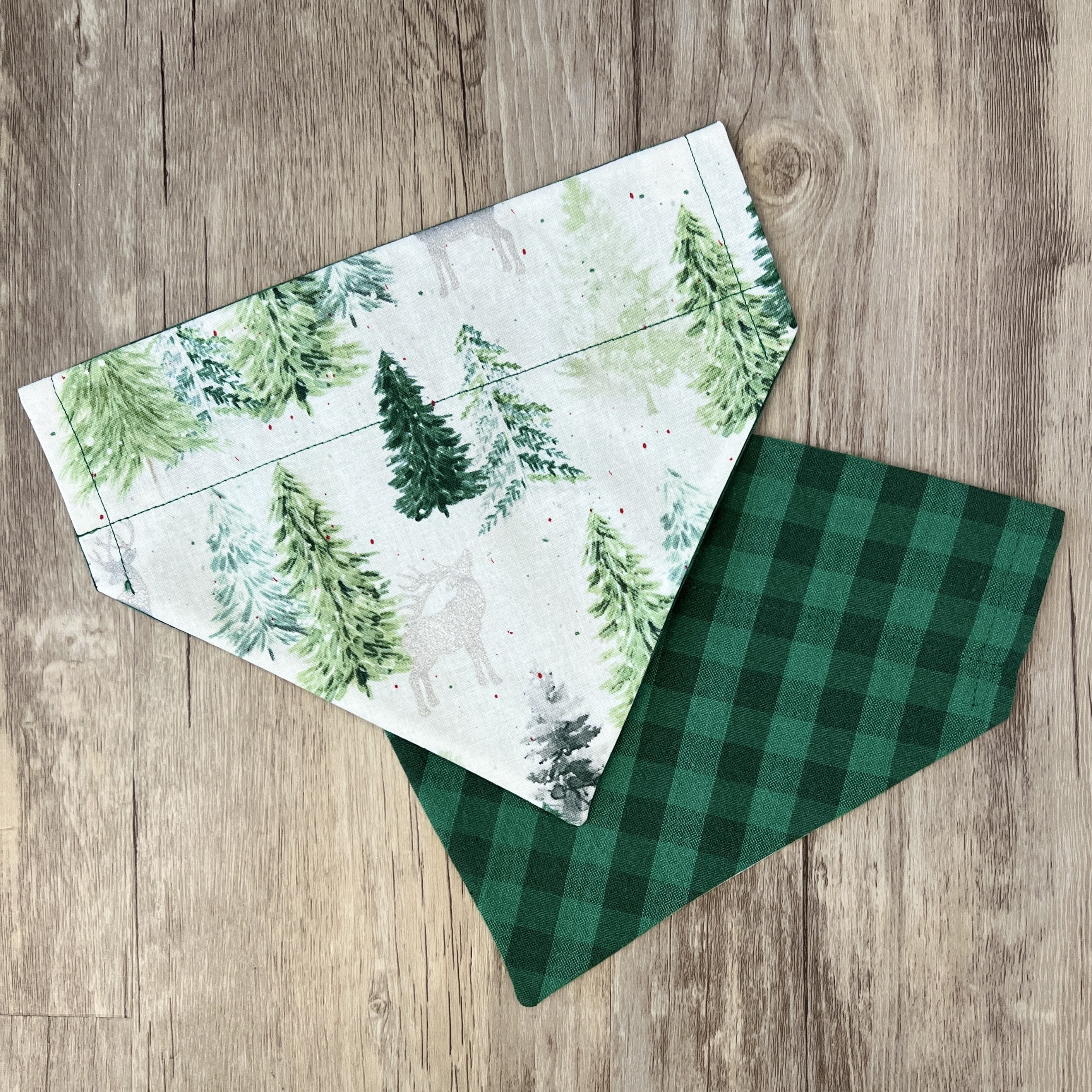 Bandana avec tour de cou Winter Wonderland, écharpe réversible pour chien, cadeau de Noël pour chien