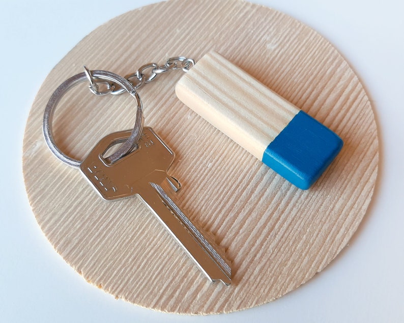 Customized wood keyring in minimalist design and Scandinavian style, Ideal as a birthday gift for him or her image 8