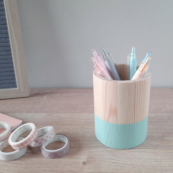 Pot à crayons rond en bois. Article de bureau de style nordique. Organisateur de bureau minimaliste. Conteneur pour pinceaux ou stylos