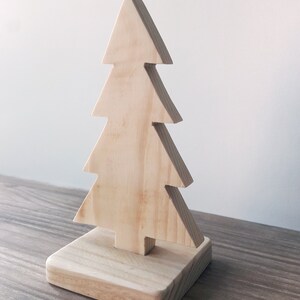 Scandinavian style wooden tree, perfect for children's rooms and nordic style living rooms. Great for Christmas Pino