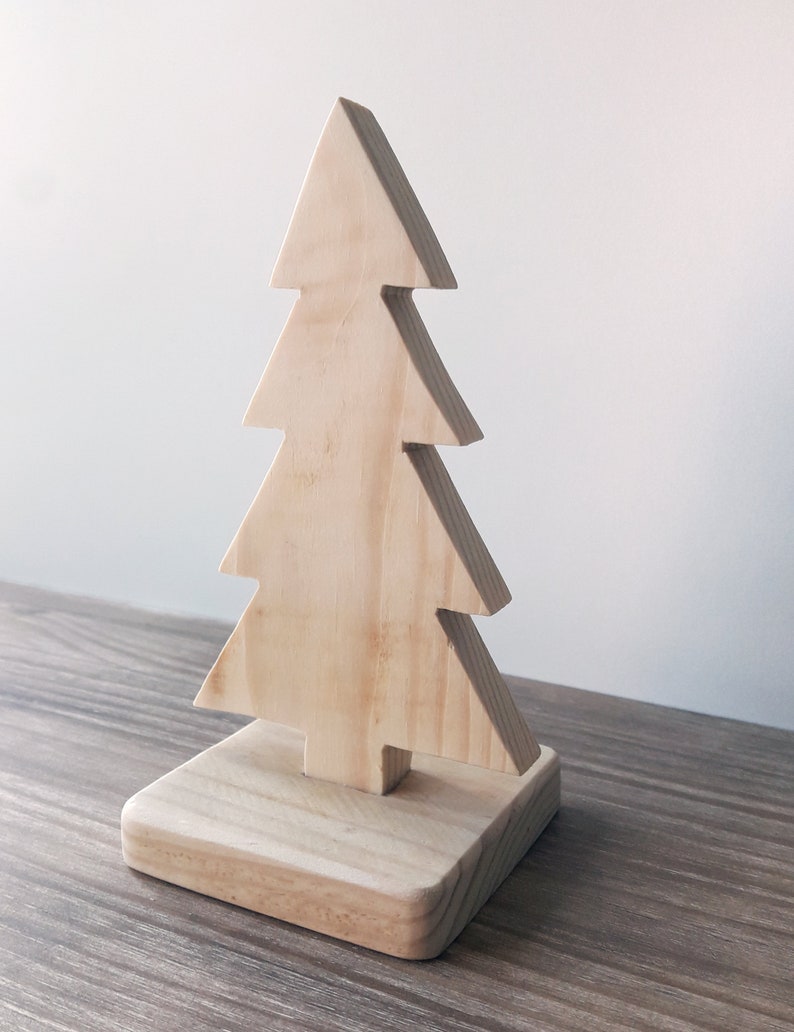 Scandinavian style wooden tree, perfect for children's rooms and nordic style living rooms. Great for Christmas Pino