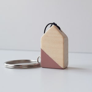 Scandinavian design keyring with tiny wooden house, Nordic style wood house women key chain, Minimalist stocking filler or wedding favors image 5