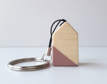 Scandinavian design keyring with tiny wooden house, Nordic style wood house women key chain, Minimalist stocking filler or wedding favors