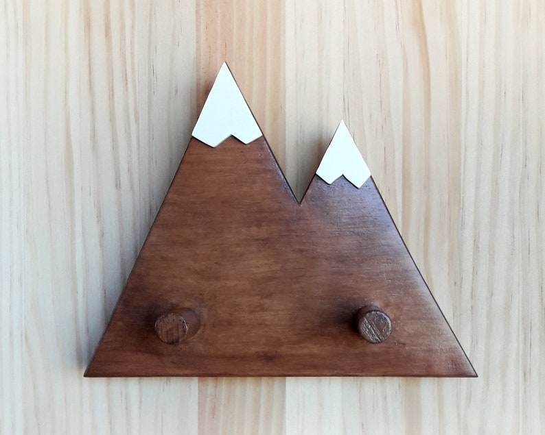 Perchero de pared de madera con forma de montaña. Percha infantil de estilo nórdico. Regalo minimalista para mamás senderistas y aventureras imagen 4