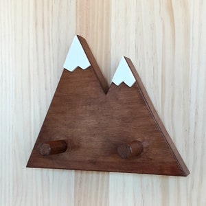 Perchero de pared de madera con forma de montaña. Percha infantil de estilo nórdico. Regalo minimalista para mamás senderistas y aventureras imagen 5