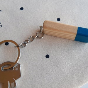 Customized wood keyring in minimalist design and Scandinavian style, Ideal as a birthday gift for him or her image 3