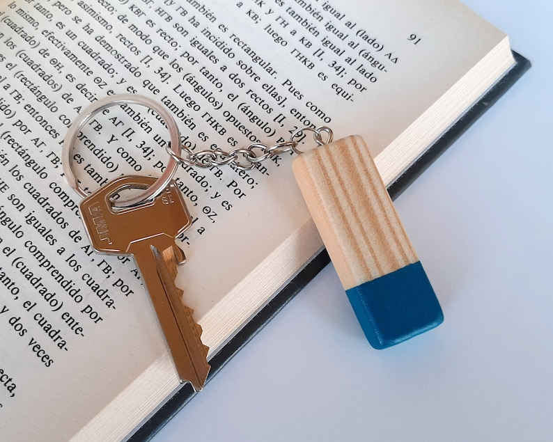 Customized wood keyring in minimalist design and Scandinavian style, Ideal as a birthday gift for him or her image 1