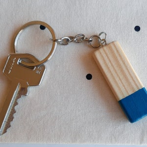 Customized wood keyring in minimalist design and Scandinavian style, Ideal as a birthday gift for him or her image 5