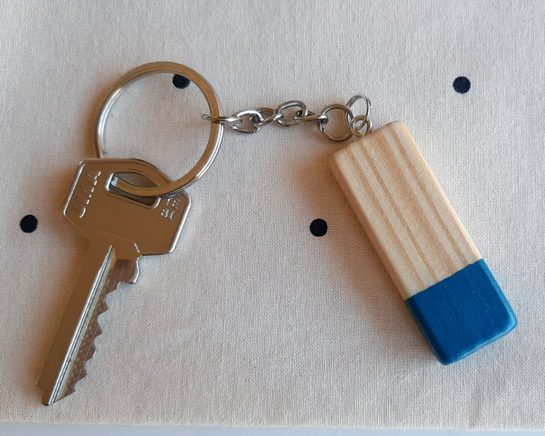 Customized wood keyring in minimalist design and Scandinavian style, Ideal as a birthday gift for him or her image 5