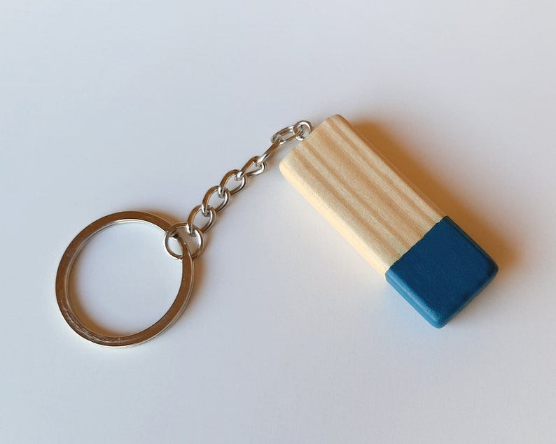Customized wood keyring in minimalist design and Scandinavian style, Ideal as a birthday gift for him or her image 6