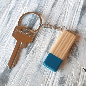 Customized wood keyring in minimalist design and Scandinavian style, Ideal as a birthday gift for him or her image 7