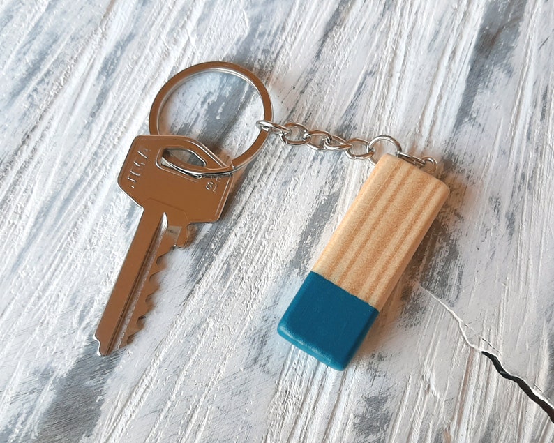 Customized wood keyring in minimalist design and Scandinavian style, Ideal as a birthday gift for him or her image 7