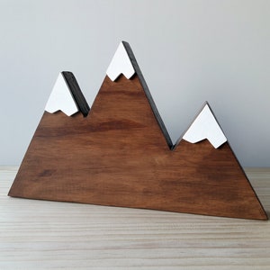 Houten berg met sneeuw, minimalistische Scandinavische stijldecoratie, Scandinavische, rustieke en natuurlijke decoratie afbeelding 6