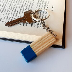 Customized wood keyring in minimalist design and Scandinavian style, Ideal as a birthday gift for him or her image 2