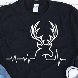 Herzschlag Buck SVG, Herzschlag Buck geschnitten Datei, Deer Hunter geschnitten Datei, Dad Man Boys Jagd svg Vatertag Shirt Design svg Png, Eps, Dxf Cricut Silhouette Cut Files