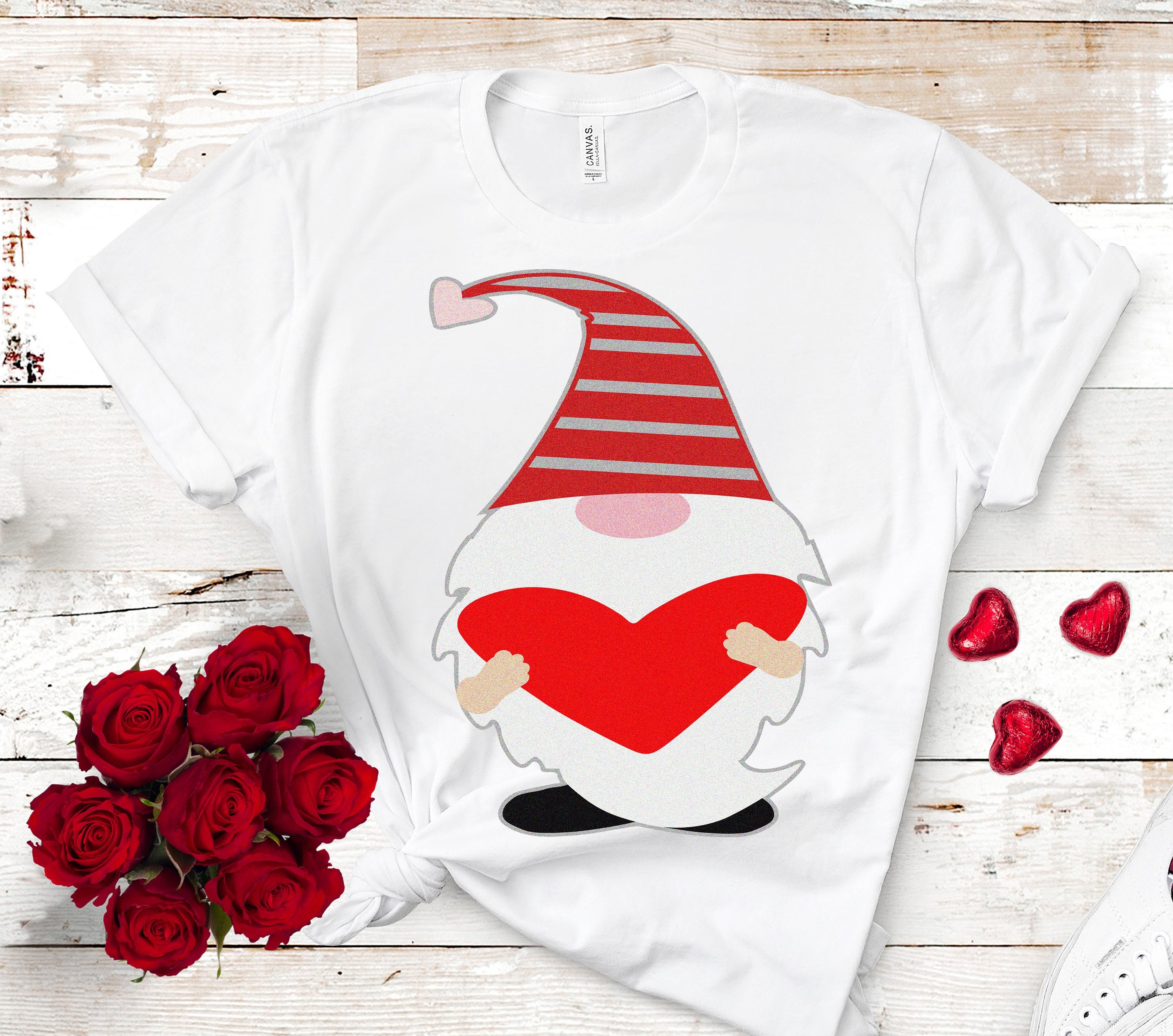 Download Gnome SVG Valentines svg Gnome Holding heart svg Tomte | Etsy