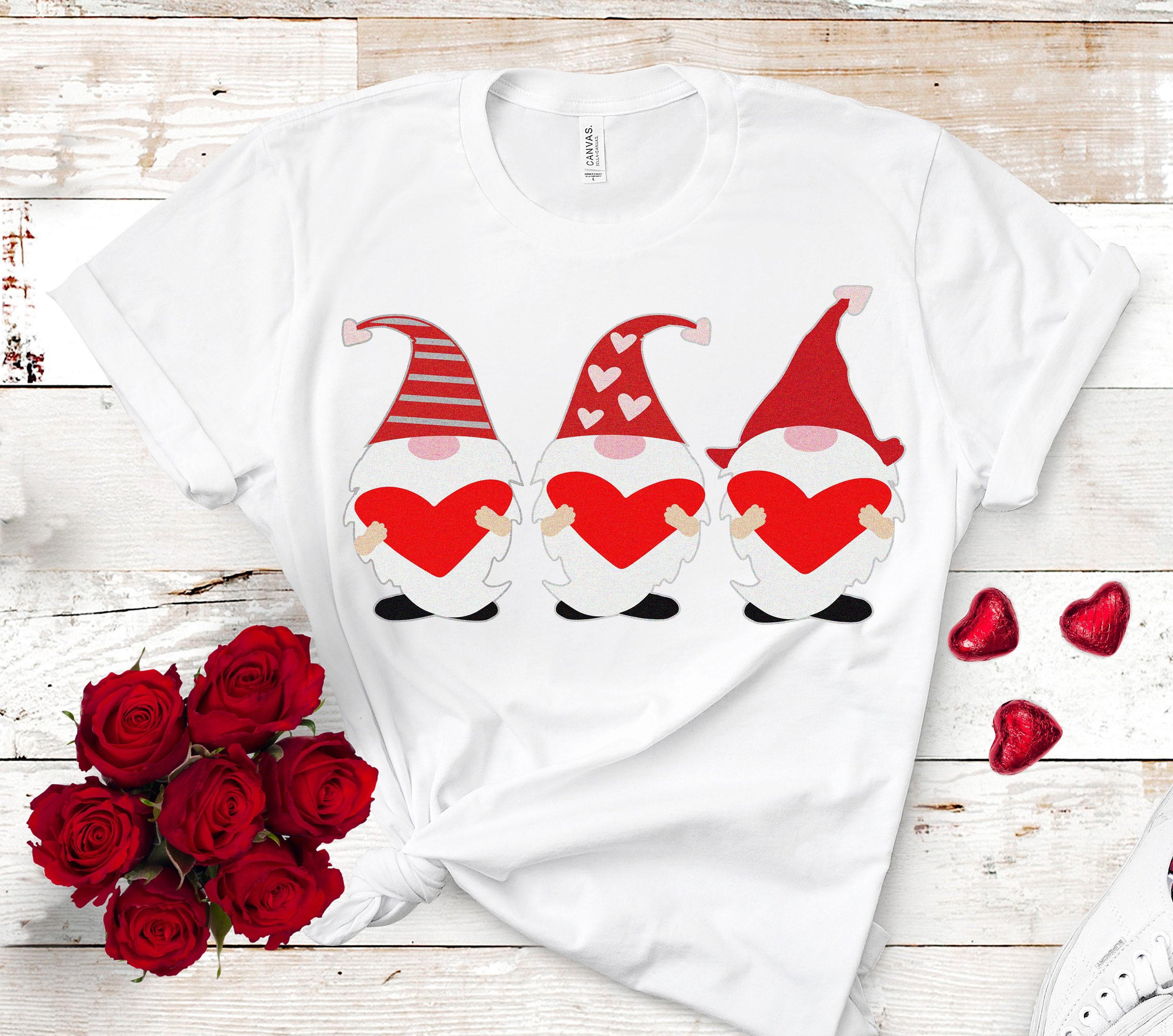 Valentines svg, Three Gnomes Holding hearts svg, Tomte, Nisse