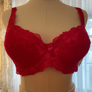 Pink lace bra by Rene&#39; Rolph&#39;, underwire with adjustable straps