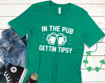 In the Pub Gettin' Tipsy St. Patrick's Day-drinkshirt, grappig Iers shirt, St. Paddy's Day-biershirt, grappig klavershirt