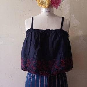 Women&#39;s Halter Top Navy Blue Floral Embroidery XL Halter Top NEW