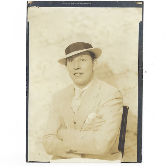 Natty Dresser. Undated Photo Portrait of a Handsome Well-dressed Man  Wearing a Fedora. - Etsy