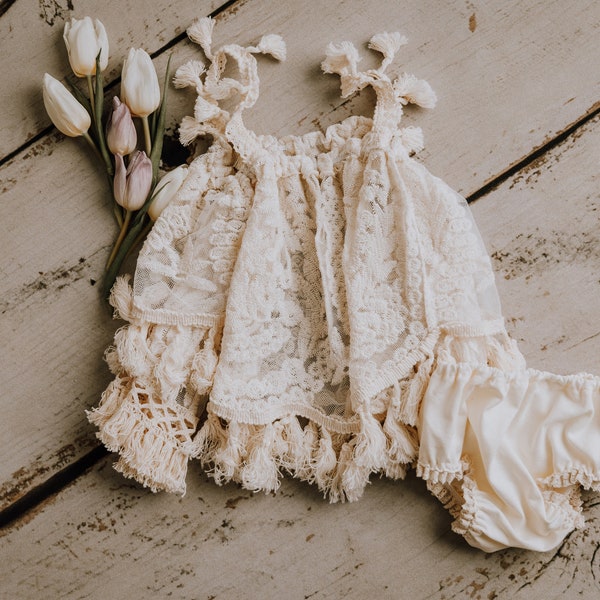 Elena Schulterfrei boho Outfit Fotografie Requisite Kuchen Smash Sitter Outdoor Baby Strampler