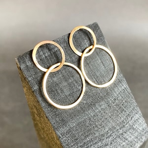 hammered double hoop studs 画像 1