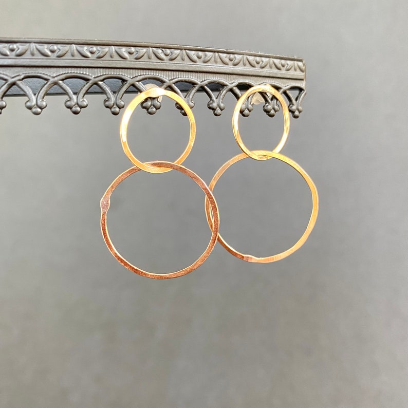 hammered double hoop studs image 8
