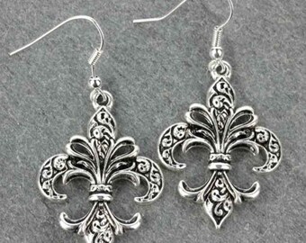 Fleur De Lis Earrings - Silver