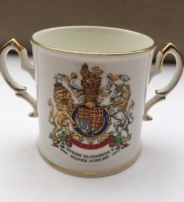 Vintage Queen Elizabeth 1977 Silver Jubilee Tea Cup (3-4 Week Holiday ...